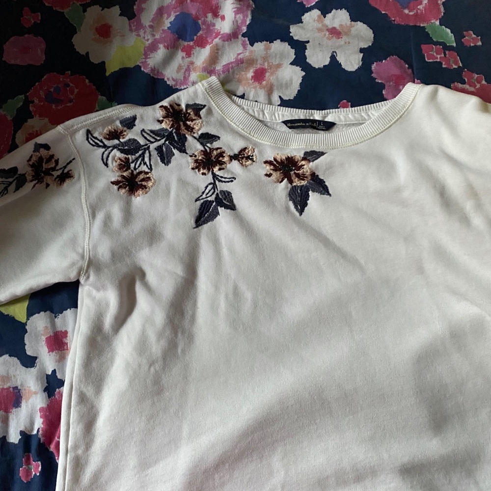 Abercrombie and Fitch cropped sweatshirt